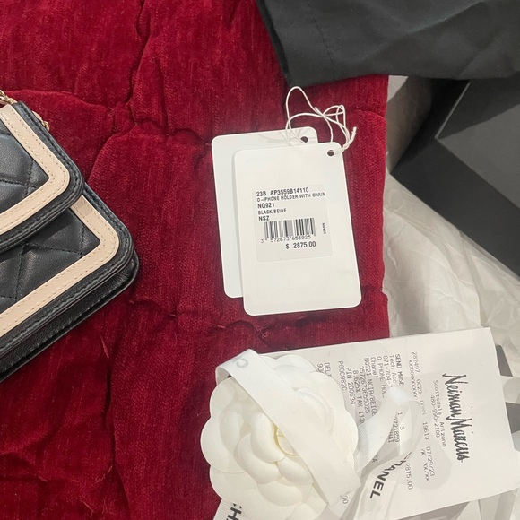 SOLD 2023 authentic Chanel flap phone holder - Picture 5 of 10